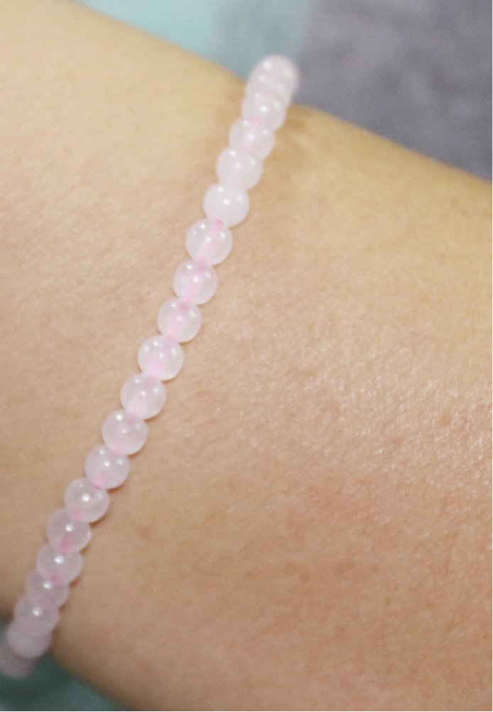 Trendy jewelry in natural rose quartz
