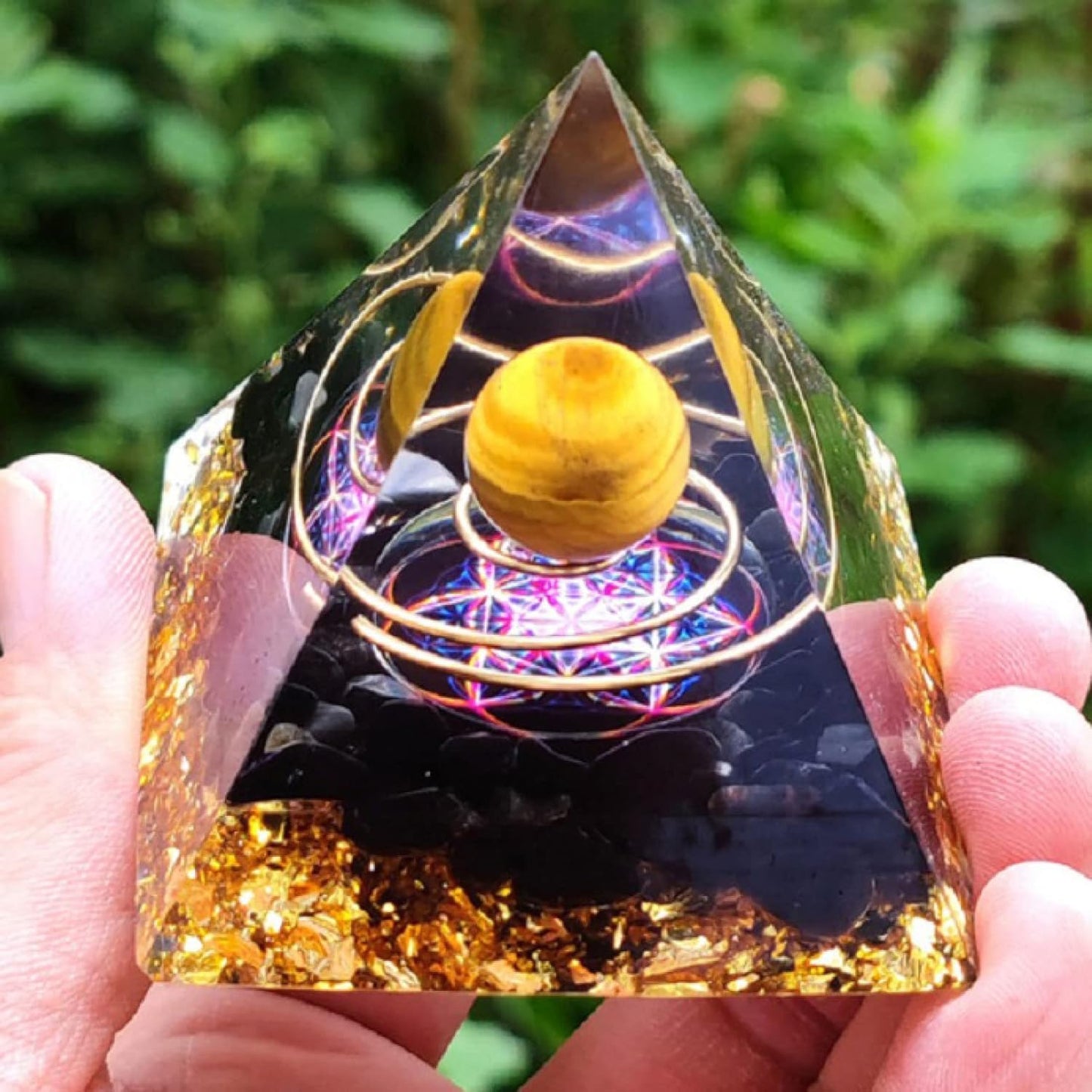 Pyramide Orgonite Œil de Tigre et Onyx
