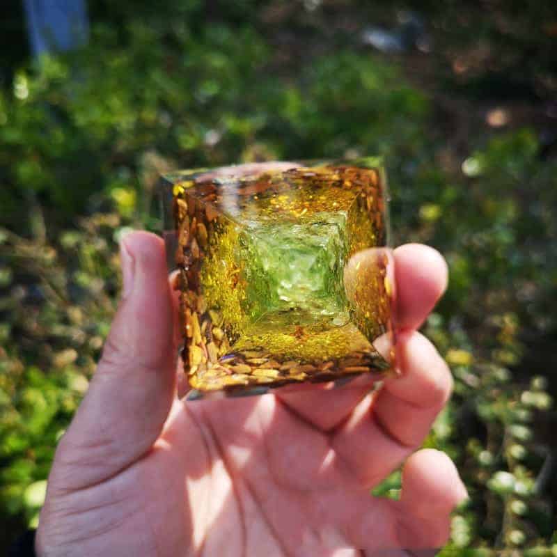 Pyramide Orgonite Arbre de Vie Oeil de Tigre