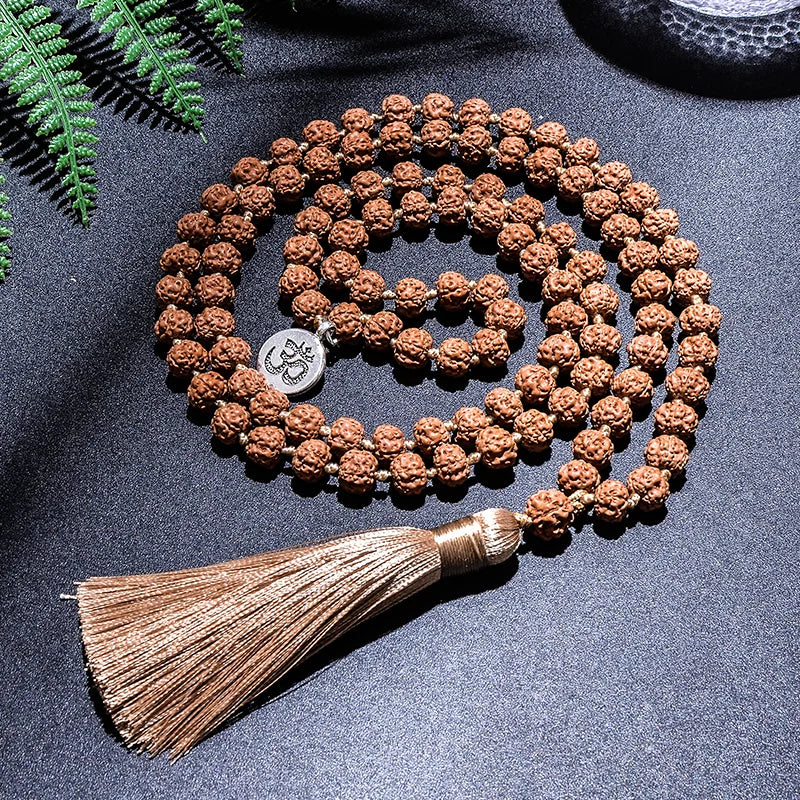 Bracelet and necklace in Rudraksha seeds 