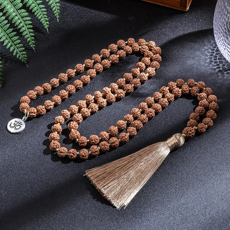 Bracelet and necklace in Rudraksha seeds 