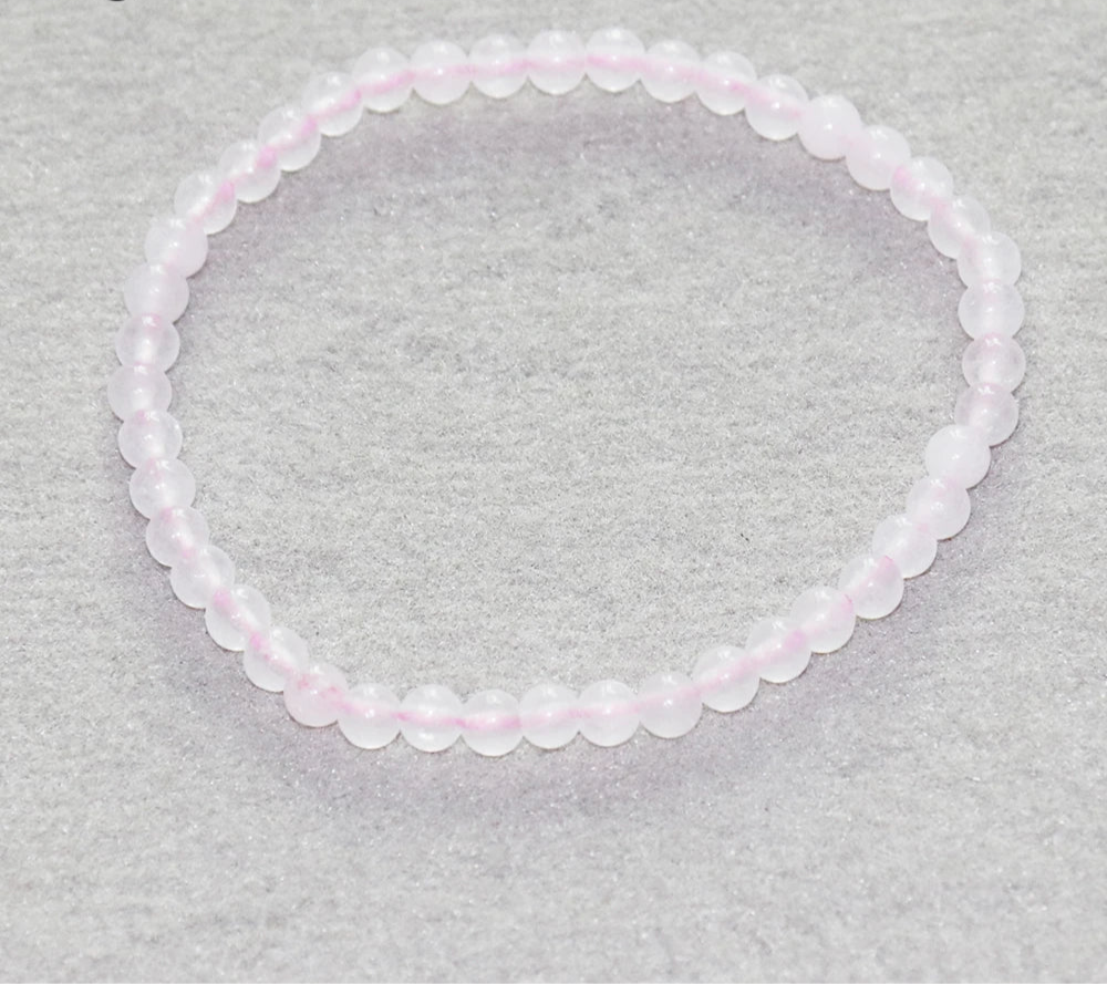 Trendy jewelry in natural rose quartz 