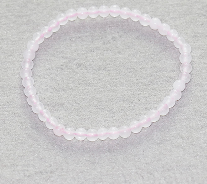 Trendy jewelry in natural rose quartz 