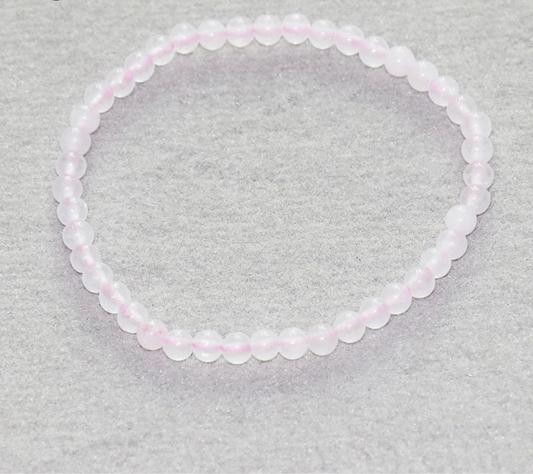 Trendy jewelry in natural rose quartz 