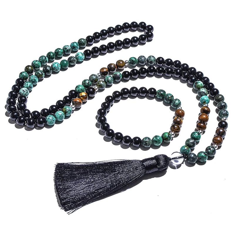 Set of jewelry with protective stones 
