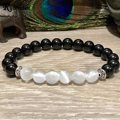 Elegant bracelet in protective shungite 