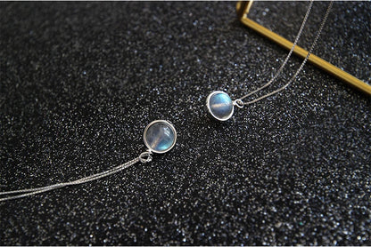 Elegant chain with rotating pearl 