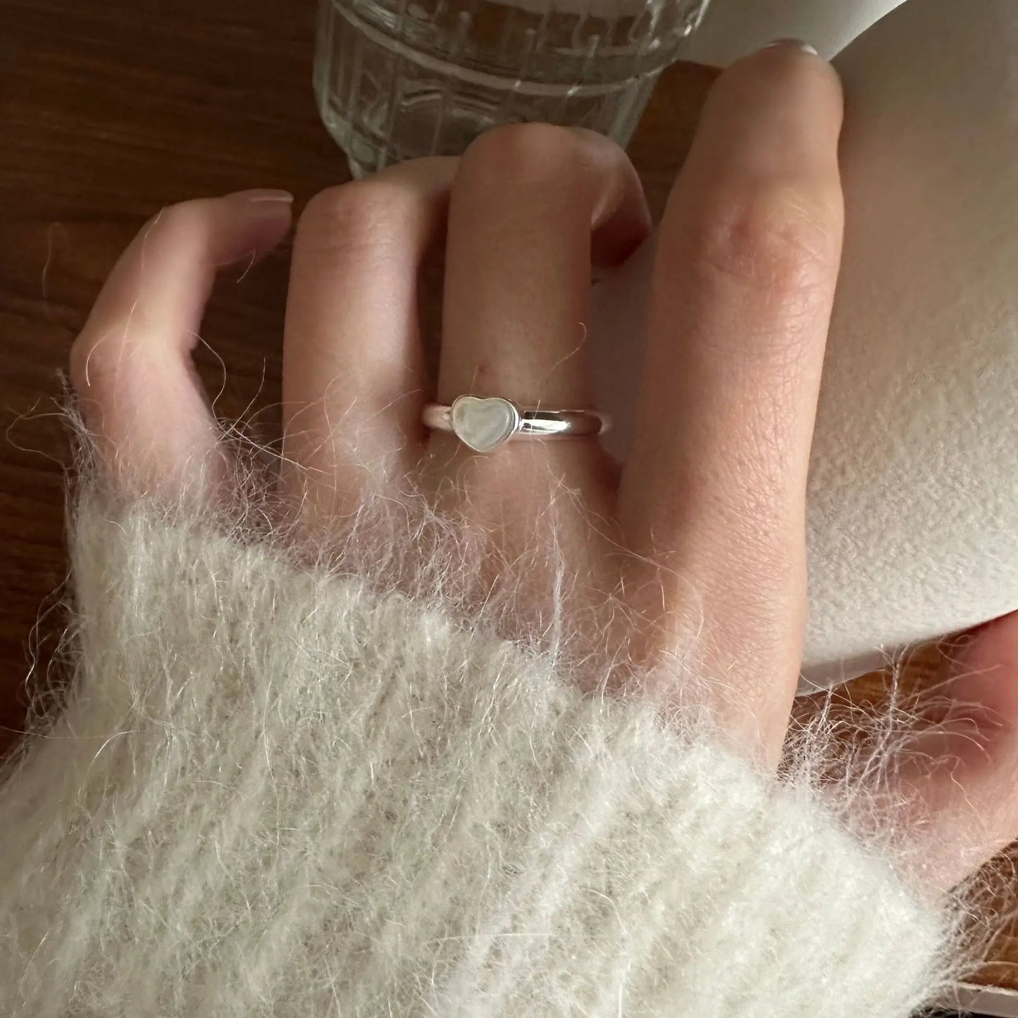 Trendy ring with sparkling moonstone 