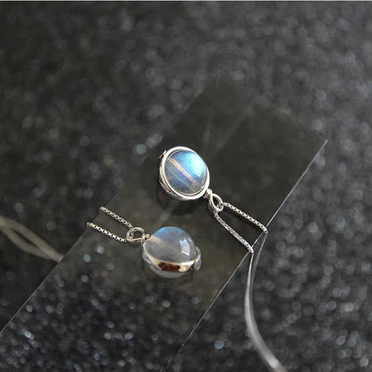 Fine chain with moonstone pendant 