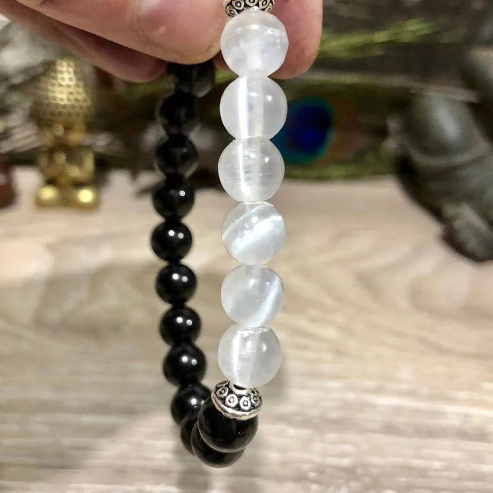 Elegant bracelet in protective shungite 