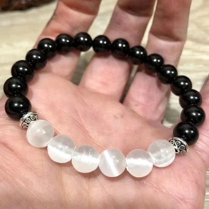 Elegant bracelet in protective shungite 