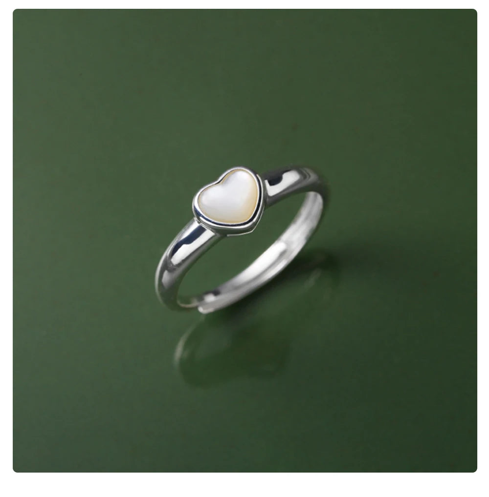 Trendy ring with sparkling moonstone 