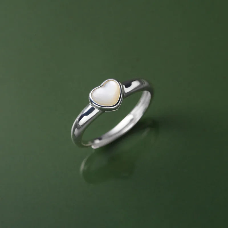 Trendy ring with sparkling moonstone 