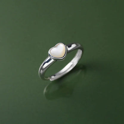 Trendy ring with sparkling moonstone 