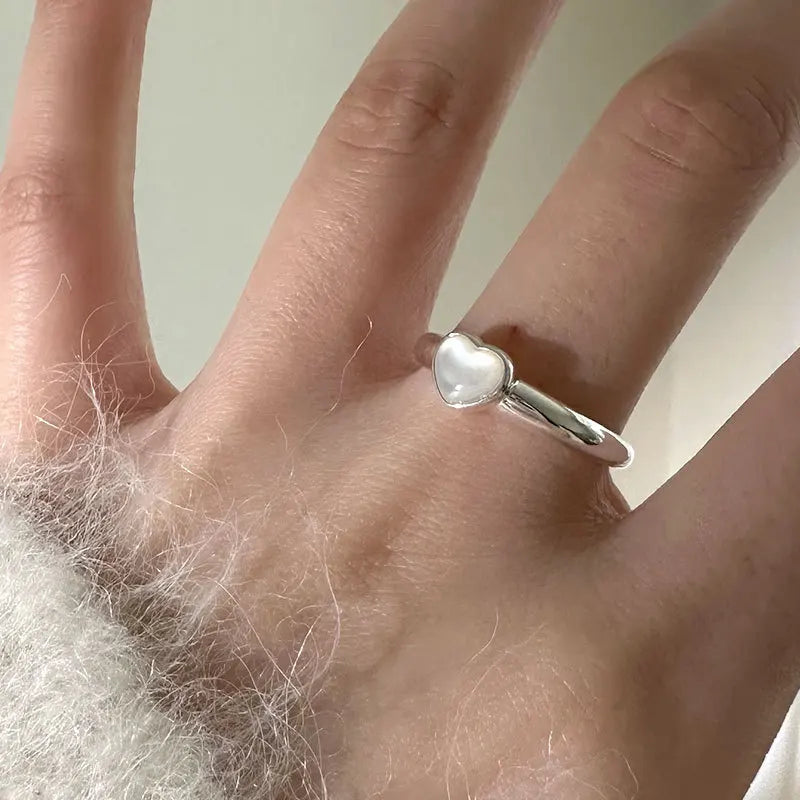 Trendy ring with sparkling moonstone 