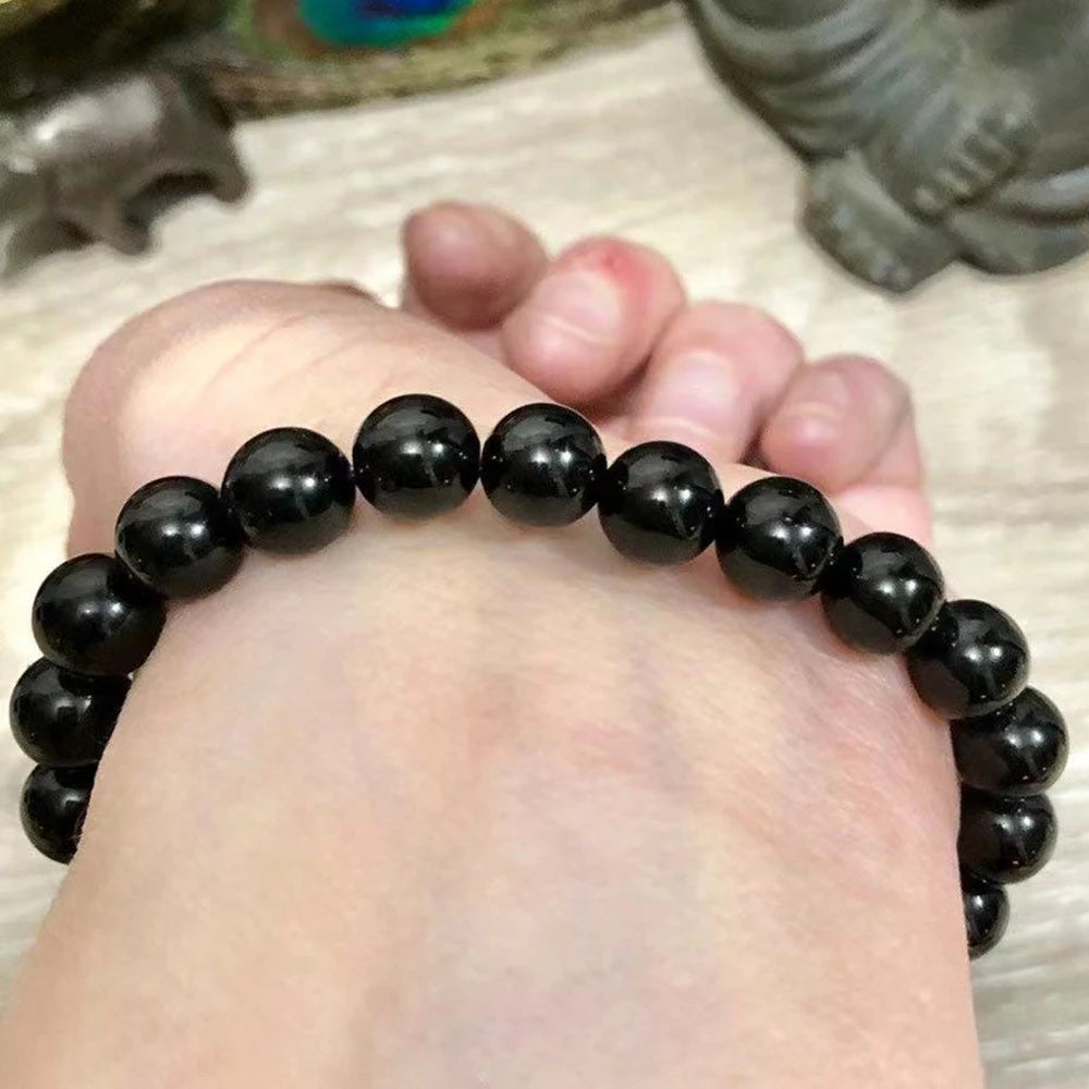 Elegant bracelet in protective shungite 