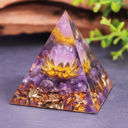 Pyramide Orgonite Sphère Améthyste / Lotus Or