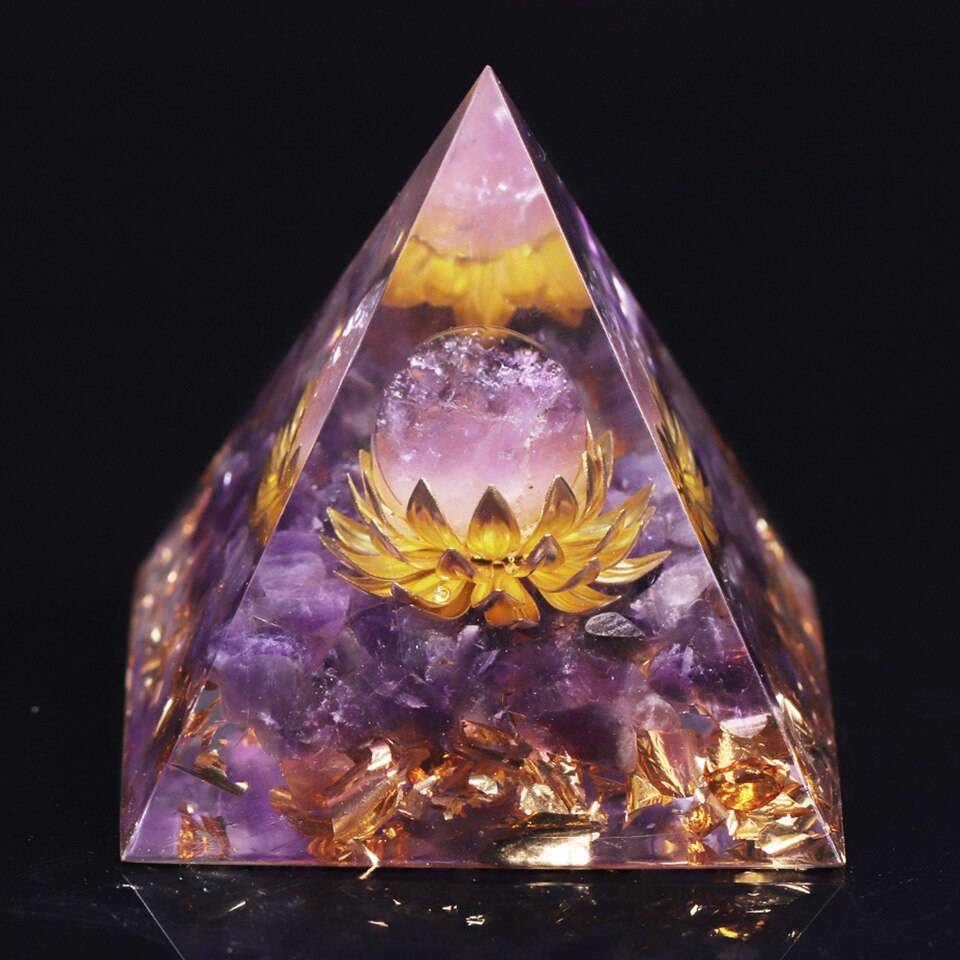 Pyramide Orgonite Sphère Améthyste / Lotus Or